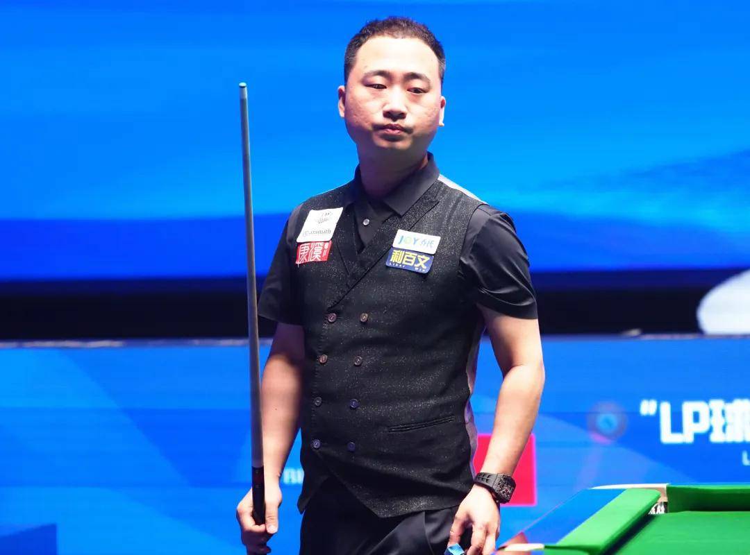 她用自己的 她用自己的